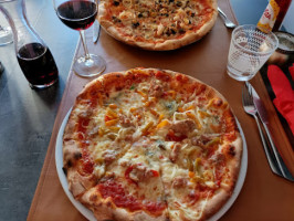 Pizzeria La Moda food