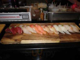 Muzen Sushi food