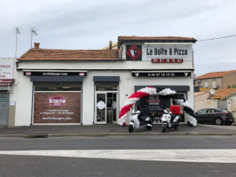 La Boite A Pizza outside