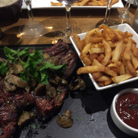 Le Paris Montparnasse food