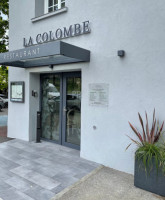 La Colombe outside