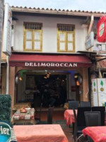 Deli Moroccan inside