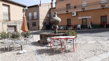 Ambigú Je Asados, Guisos Con Sabor A Pueblo, Carnes Avileñas, Huevos De Oca Valle Corneja Cara Norte Gredos inside