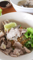 ร้านบ้านก๋วยเตี๋ยวสามพี่น้อง food