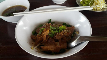 ก๋วยเตี๋ยวไก่โฮซันนา food