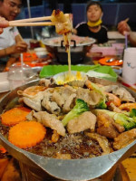 ร้านเฟิร์สชาบูกะหมูกระทะ บุฟเฟต์ food