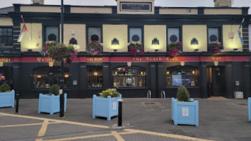 The Black Lion outside