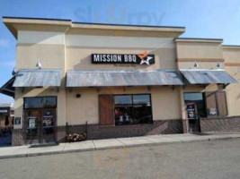 Mission Bbq outside