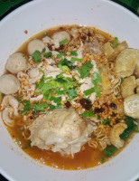 ร้านก๋วยเตี๋ยวต้มยำบางขวน food