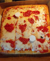 Estella's Pizzeria food