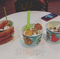 Yogurtland food