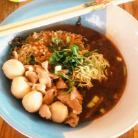 ร้านก๋วยเตี๋ยวแซบเวอร์ท่าช้างคล้อง food