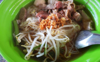 ครัวป้าตุ๊ก ก๋วยเตี๋ยวหมูตุ๋น food