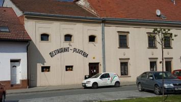 Pizzeria Ve Sboru outside