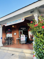 Blue Ribbon Artisan Pizza food