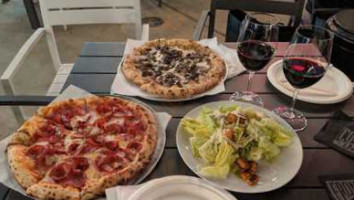 Pizzeria La Bufala food