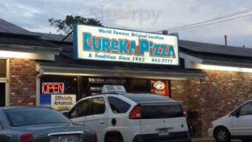 Eureka Pizza food