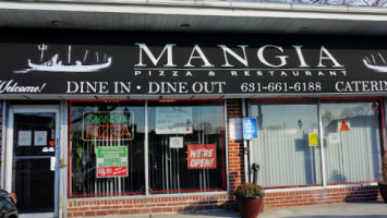 Mangia Pizza Italian outside