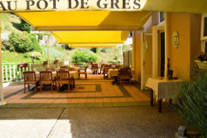 Le Pot De Gres inside