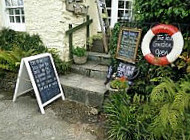 The Noss Mayo Tea Garden outside