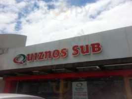 Quiznos outside