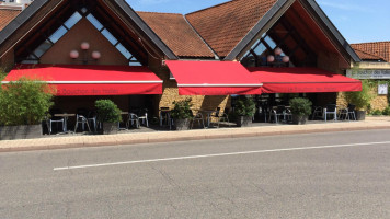 Le Bouchon des Halles outside