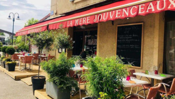 La Mere Jouvenceaux food