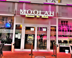 Moolah outside