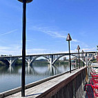 Calhoun's On The River outside