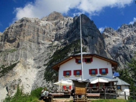 Rifugio Bruto Carestiato outside