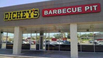 Dickey's Barbecue Pit outside