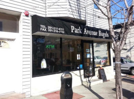 Park Avenue Bagels outside