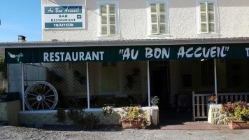 Au Bon Accueil outside