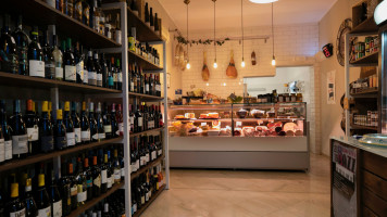 Salumeria Enoteca L'angolo Divino food