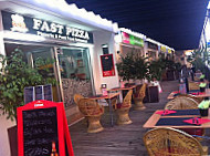 Fast Pizza inside