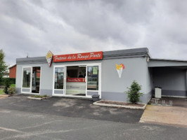 La Friterie De La Rouge Porte outside