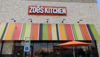 Zoës Kitchen outside