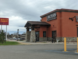 Longhorn Steakhouse outside