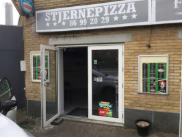 Stjerne Pizza outside