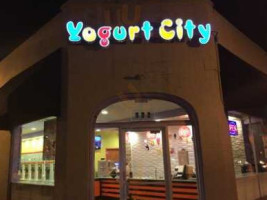 Yogurt City outside