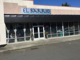 El Barrio outside