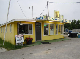 Dew Drop Inn outside