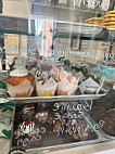 S&j's Cupcakery food