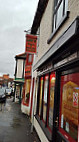 Lee's Chinese And Cantonese Take-away outside