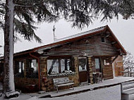 Rifugio Rosolea outside