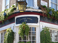 The Hillgate outside