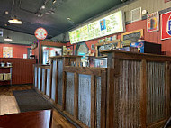 Moe's Original Bbq Priceville inside