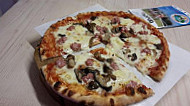 Pizzeria Remida food