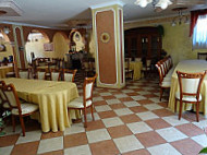 Degli Amici inside