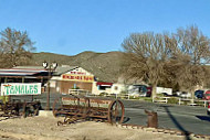 Winchester Farms Country Market outside